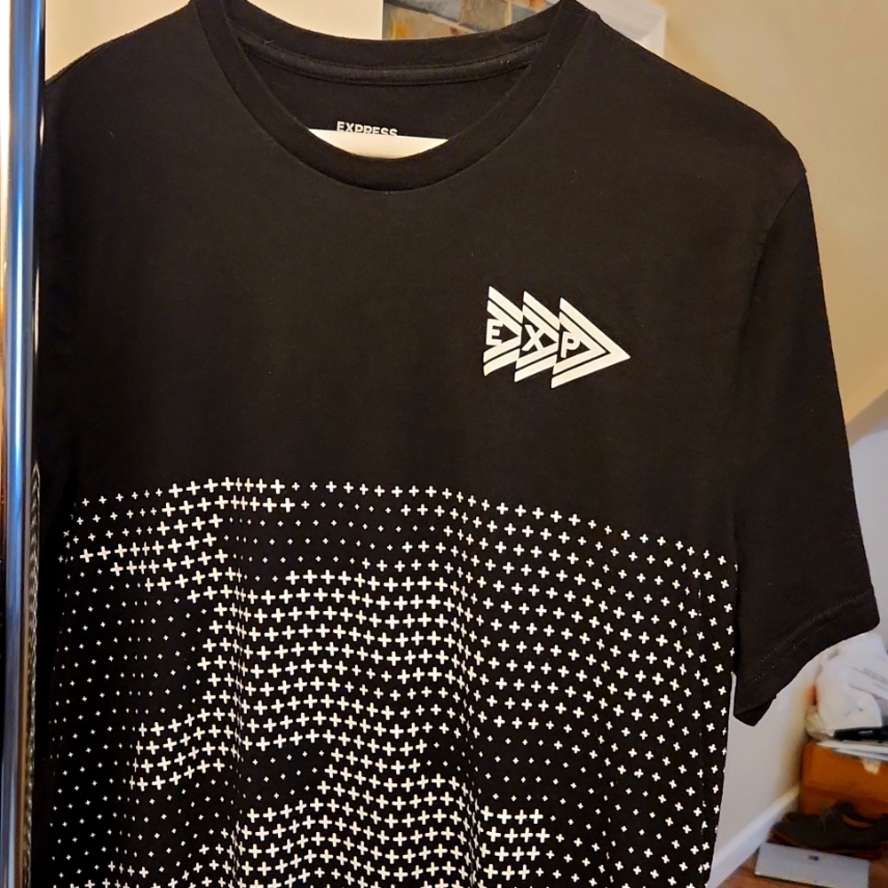 EXPRESS BLACK PRINTED TEE CREWNECK MEDIUM